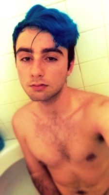 mintgreenmania:Bath tub selfie, been a rough