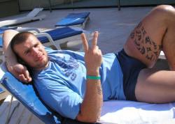 aussiestuds:  Damn, that tatt is inviting 
