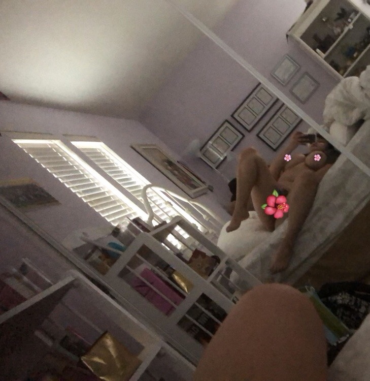 flamezeszgrl:  One of those rare days where I like to admire my body
