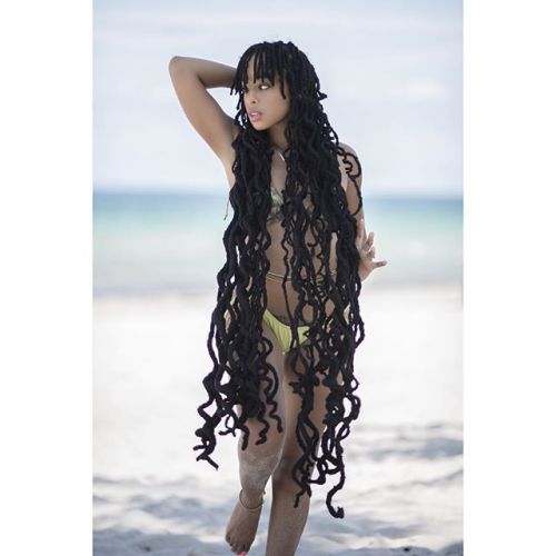 afrodesiacworldwide:  afrodesiacworldwide  nerissanefeteri @islandboiphotography  