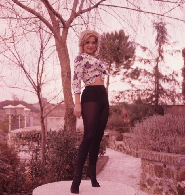 miss-accacia27:  Hélène Chanel