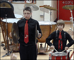 3rase-and-rewind:  pandagiru:  piola  jajajjaj xDD la cara del otro niñito