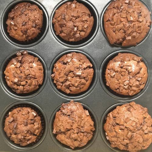 sulltopia: jelly_jilli: 최진리표 쵸코 완젼 가득 머핀 trans: Jinri’s chocolate-filled muffins