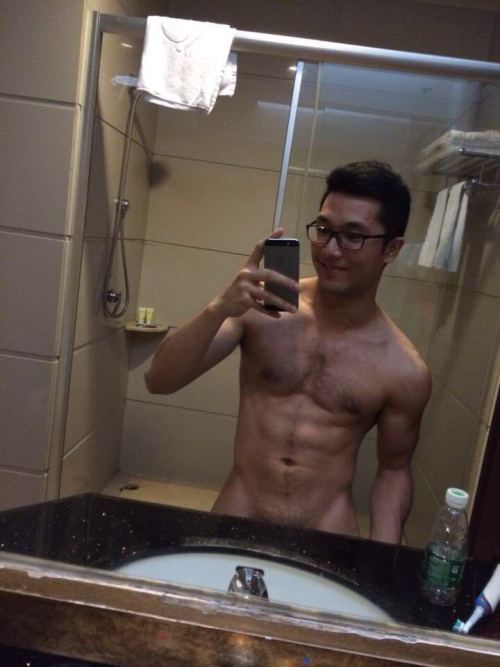 asiancock86: Notice under the age of 18 Content refused. The muscle man of strong image around the w