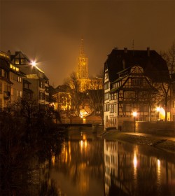 wetravelandblog:  Strasbourg de nuit by BLamotte - Lets take a trip up to the sky http://ift.tt/15gf9xn 