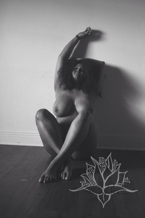 icillict:  xeerie-fvx:   nataliemeansnice:  stunning.  These are gorgeous   I cane upon these and my heart just stopped. She’s so majestic… Her body is just😩 & her eyes… 😩😩😩👌🏾