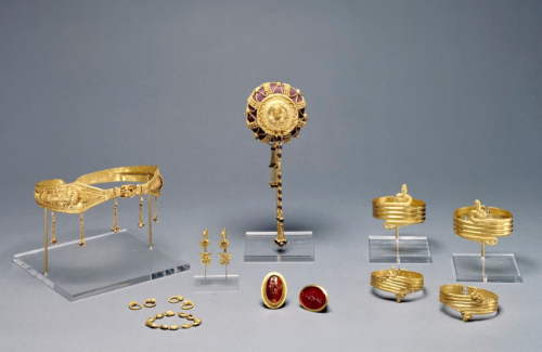 thegetty:Here’s a peek into the jewelry box of a wealthy woman living in Ptolemaic Egypt.Jewelry-mak