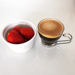 matloboes:  🍓☕️ #morning #breakfast