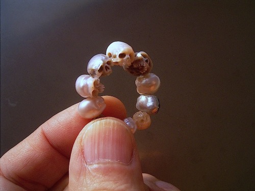 Sex skull-a-day:  Carved pearl skulls by Shinji pictures