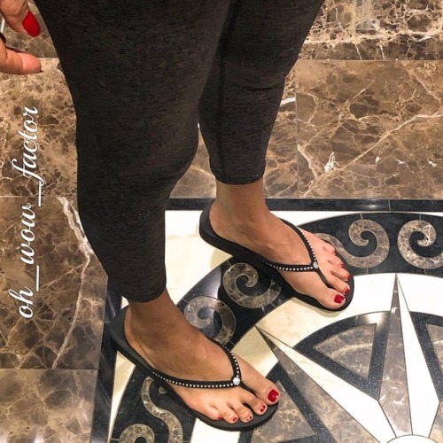 ohwowfactor: Flip flop weather at last! Wanna come out and play?…