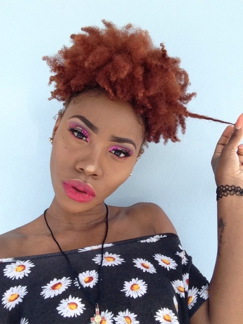 colour-my-world-purple:Same black girl , Happy Blackout guys