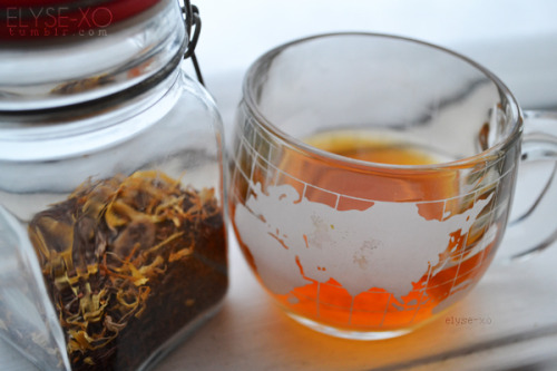 elyse-xo:Bourbon Street Vanilla Oolong Tea with honey <3