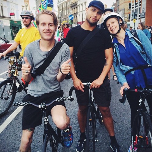 Bike dem crew does critical mass. @jeroengroeneweg @ollie2382 #criticalmass #bikedemcrew #london #cy