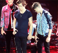 mintnaonedirection:  tardisol:  “The nice one”  Liam being a trouble maker 