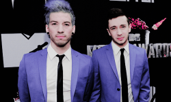 triskhales: Twenty One Pilots at the MTV Movie Awards 2014.