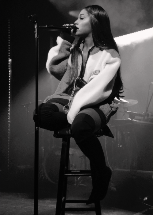 arigrande-edits:Ariana performing at ‘The Sweetener Sessions’ at Irving Plaza on August 20, 2018 in 