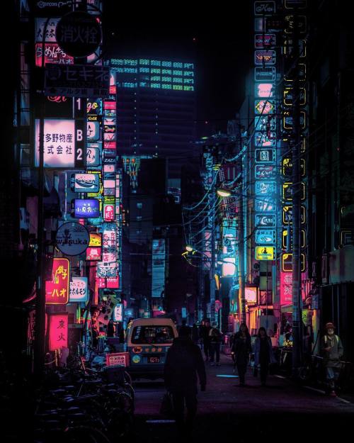 thingsdavidlikes:  Shinjuku Nights / 新宿 / Sleepless Town / 23:33:46  Every day we brush past so many other people. People we may never meet, or people who may become close friends. - Chunking Express, Wong Kar Wai  Leave a comment, tag a friend, repost.