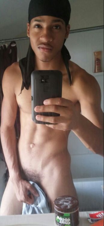 malebodyparty:Nice Body.. Average Dick. 👅