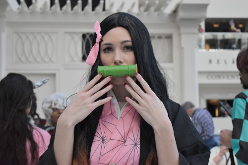 some adorable Katsucon hall shots by @raining_apples_ ^0^ I look so tired even though this was Frida