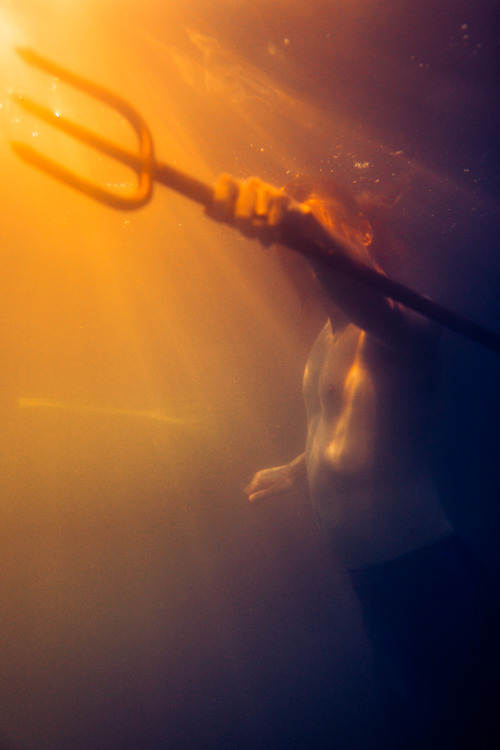 azuloxvisuals: King Trident #underwater #trident #merman