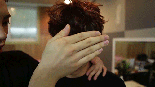 saekkisongarak:  High4 - Baby Boy MV Making - Myunghan winking ^^