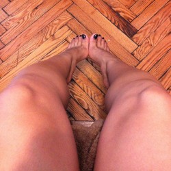 mamaceeta2012:  Legs… Thighs.. Toes. #thatisall