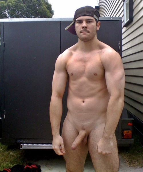 furrreal1:  overmydadbody:  OverMyDadBody.tumblr.com  I’d love to service this guy. Woof!