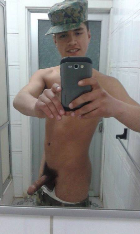 awesomelittlebad: chicosmexicanosalxtremo: Biron, un sabroso y guapo militar chileno de rica verga p