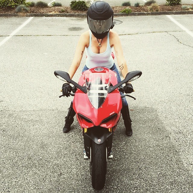 diver190mv:  #ducati que tal estás dos #bellezas  #motorcycle #motorcycles #bike