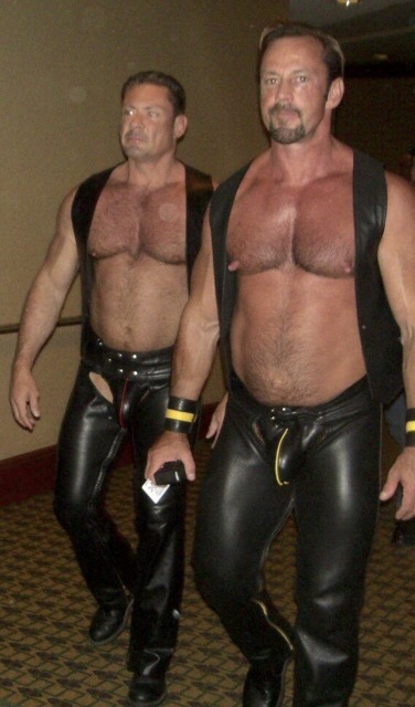 rdw8705: bigdickdallas:  A piss loving muscled up leather man that’s what I want for Christmas  DAMN 