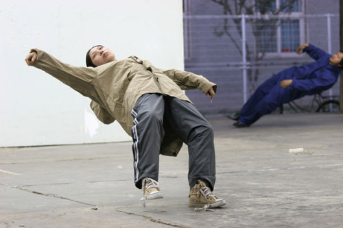 Xu Zhen, En apenas un abrir y cerrar de ojos, 2005, Performance