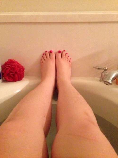 bigsweetnsexy:  Fat legs are a highway to Heaven.  @bigsweetnsexy