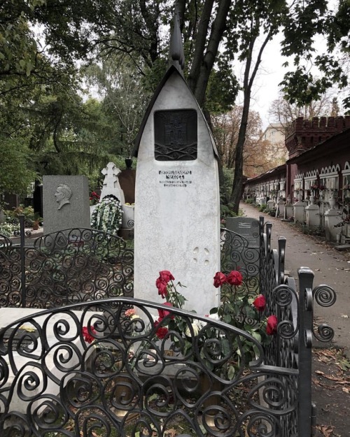 the final resting place of Anton Chekhov (at Novodevichy Cemetery) www.instagram.com/p/BoHmy