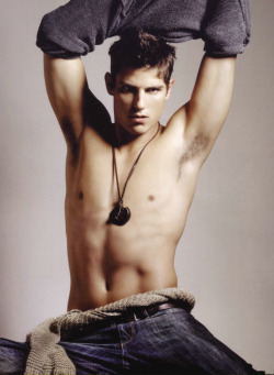 male-armpit:  Sean Faris