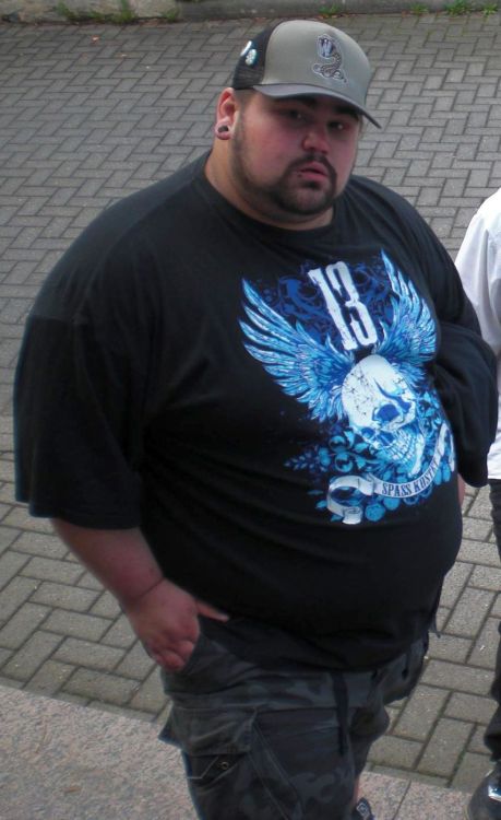 adiposexxxl:  Love this one, even his wrist are fat:-)) 