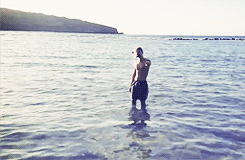 damnhaehyuk:  Hyukjae in Hawaii. (◡‿◡✿) 