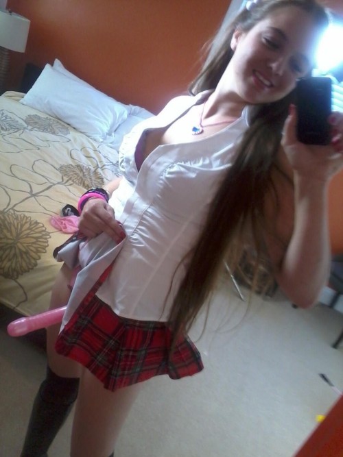 morpishere:  Selfies with something extra..! 