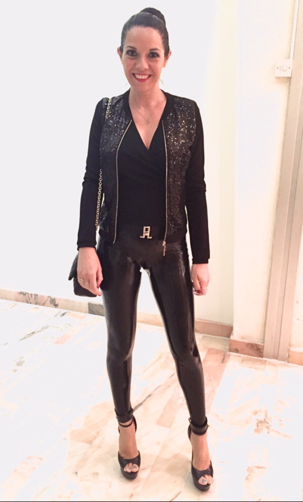 heelheaven:  fantasylovingwife:  My latex leggings  Amazing latex leggings 😈😈