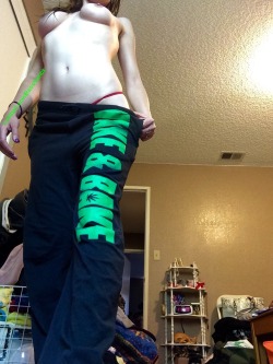kenzie-kush:Got some sweet new Wake &amp; Bake sweats and I wanted to say hi and share with you since you’ve been seeming a tad  down! 😽💨🍁❤️ Oh the ever so perfect leatherlacedbass