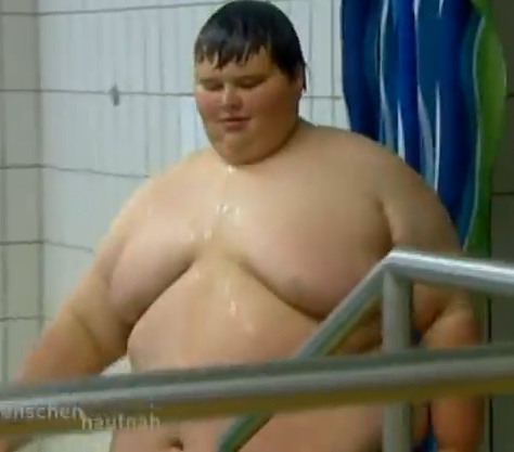 obesepandaboy:  As I always say… some ppl is too  lucky. Wished I was that fat