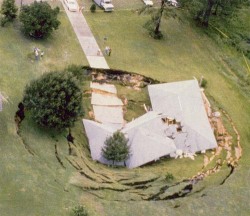 yungkirby:  anemonii:   Massive sinkhole swallows house in Florida  this is why humans are meant to be nomadic and live off the land because the earth is moving thus we need to keep moving too   I like that^^