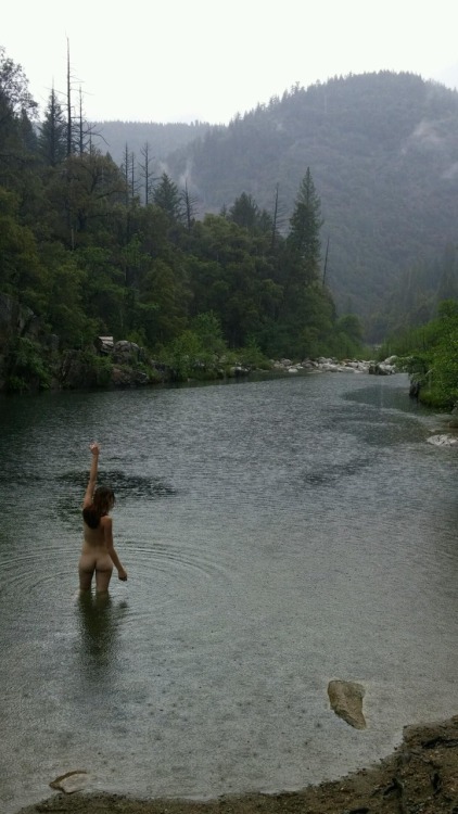 extrava-ganja:Decided to take a dip in the rain ;)