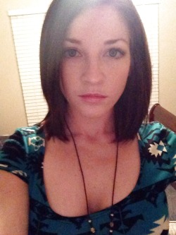 lovestheselfies:  Submit your selfies to