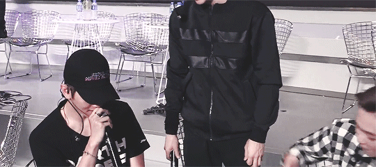 fyxiubaek:  xiubaek during mama rehearsal