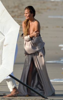 celebhunterextra:  Chrissy Teigen Topless (39 Pics)  More at celeb sex tapes 