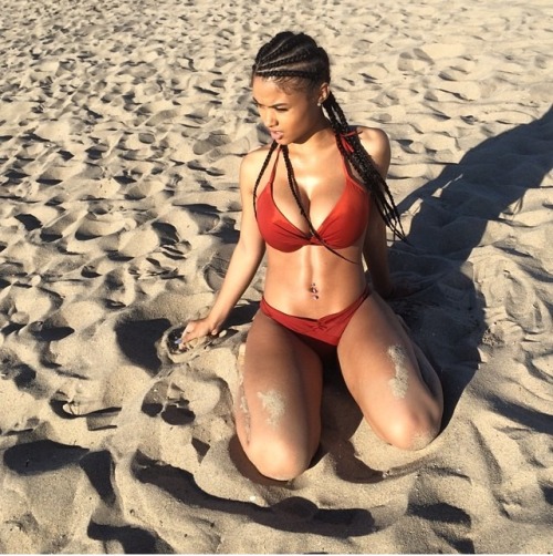 extremebodiez:  The Westbrook Sisters. The Whole female half of there family tree Family is either thick, Badd Sexy or a mixture of all 3   #ThoseGenesTho 