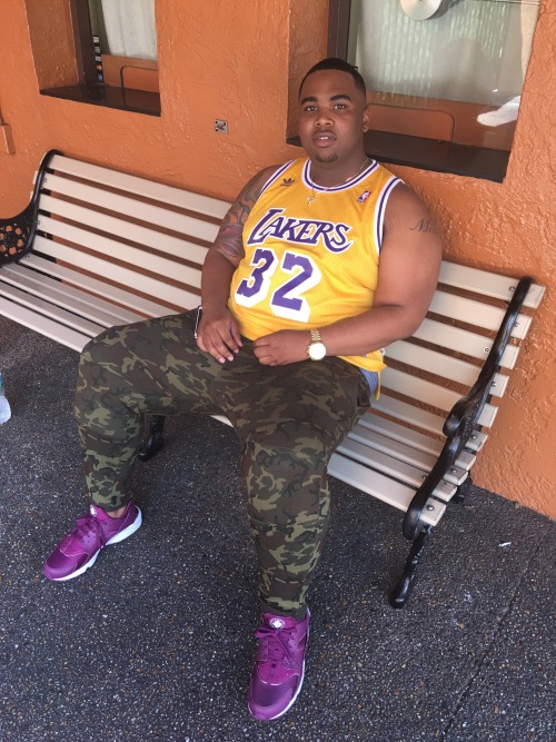 blacknthick:  IG : VONNIE1017  YO    FELLAS      SEXY    BIG     BOY   RIGHT    HERE