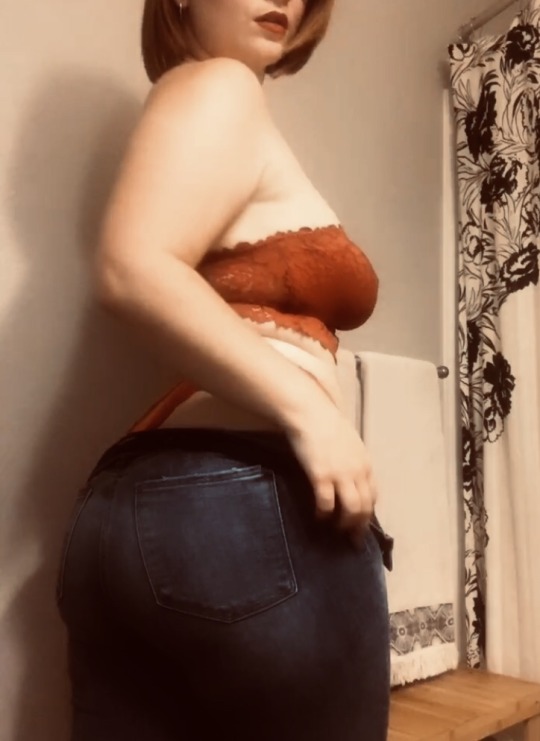 Porn jillibean90:Sometimes, I have to put on clothes photos