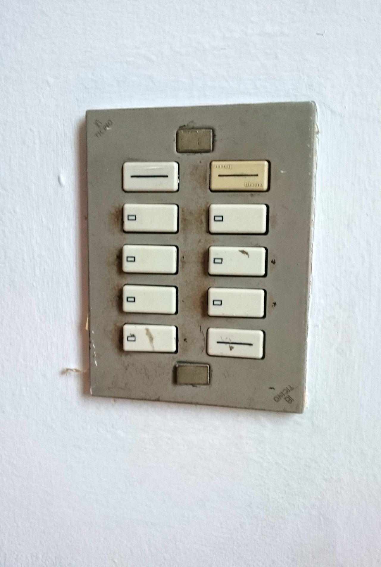 wimplewinch:switches, milan