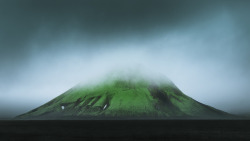 escapekit:  A homage to Iceland Iceland native Ben Simon Rehn has spent the last six years on island in the middle of the Atlantic Ocean, Iceland. He shares it’s beauty with the photos above.  